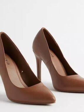 Classic Women's Pointed-Toe High Heel Pump in Brown